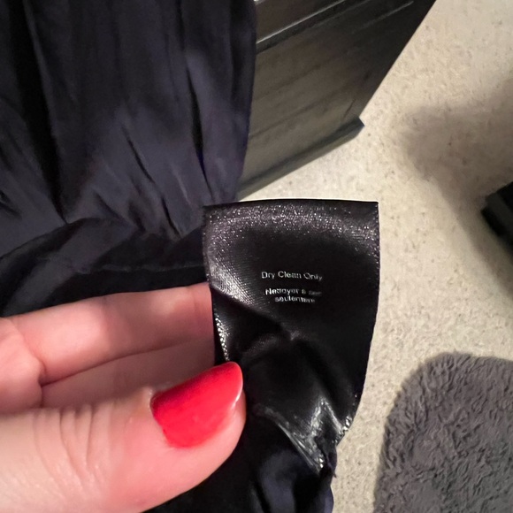 Babaton Aritzia Stretch 95% Silk Deep V-Neck Short Sleeve Dress - Picture 7 of 8